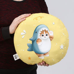 Подушка декоративная «Котик в костюме акулы»