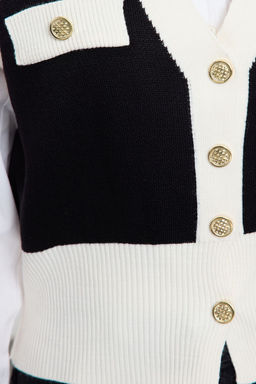 TRENDYOLMILLA Ekru Cep Detayl? V Yaka Fitted Yelek TWOAW25YE00029  фото 3