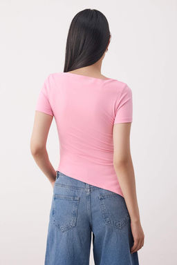 Pembe Kay?k Yaka Asimetrik Vucuda Oturan Esnek Orme Bluz TWOSS25BZ00603