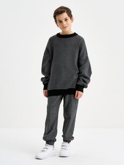 Черный джемпер для мальчика