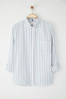 TRENDYOL MAN Gri-Mavi Regular Fit Cizgili Oxford Kolay Utulenebilir Erkek Gomlek TMNSS25GO00078