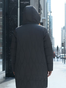 Пальто зимнее утепленное женское большого размера черного цвета 7699Ch - Visdeer фото 19