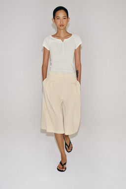 CAMISETA BOTONES CON LINO / Crudo