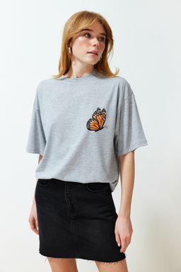 TRENDYOLMILLA Antrasit On ve Arka Bask?l? Oversize/Genis Kal?p Bisiklet Yaka Orme T-Shirt TWOSS24TS00119  фото 3