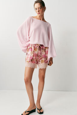 SHORTS ESTAMPADO FLORAL ENCAJE / Estampado
