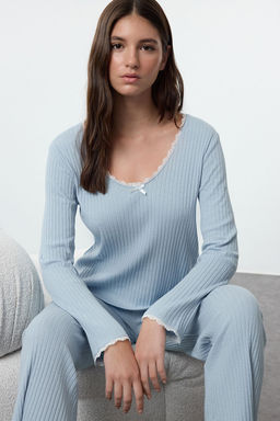 Trendyolmilla Bebe Mavisi Dantelli ve Kurdele/Fiyonk Detayl? Fitilli Orme Pijama Tak?m? THMAW25PT00044  фото 2