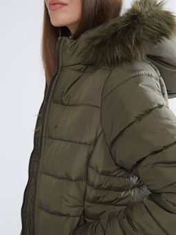 K?rkl? Kap??onlu Kad?n ?i?me Mont