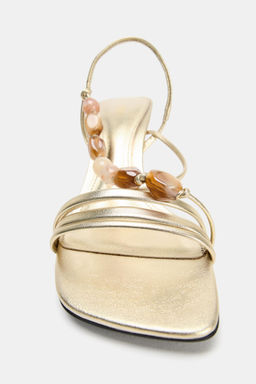 SANDALIA METALIZADA DETALLE PIEDRAS / Oro - Zara фото 3