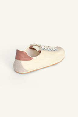 ZAPATILLA DEPORTIVA LIMITED EDITION / Blanco Crudo