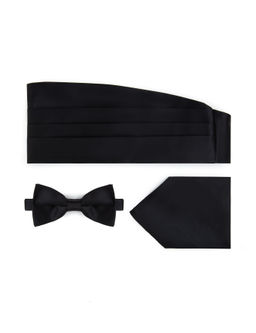 Черный костюм с галстуком-бабочкой и поясом