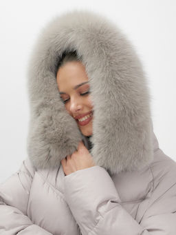 Пальто зимнее утепленное с мехом и капюшоном тренд светло-коричневого цвета 7745SK - Visdeer фото 8