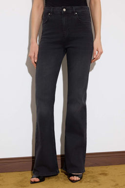 Limited Edition Siyah TOPARLAYICI Yuksek Bel Ekstra Esnek Flare Uzun Boy Jeans TWOSS26JE00103