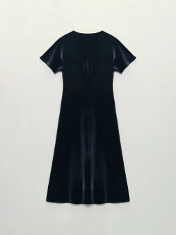 Платье миди из бархата / Zarina