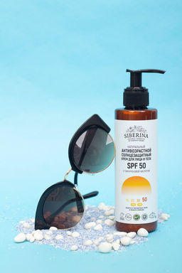 Антивозрастной солнцезащитный крем для лица и тела SPF 50 с гиалуроновой кислотой SIBERINA