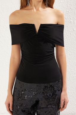 Siyah Carmen Yaka V Aksesuar Detayl? Orme Bluz TPRSS25BZ00014