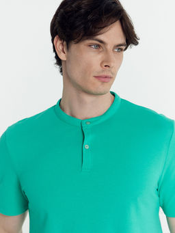 Поло мужское в изумрудно-зеленом цвете