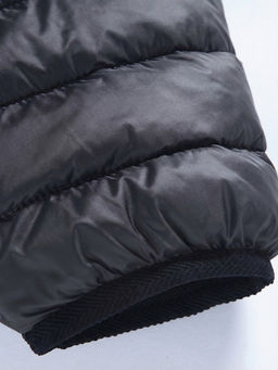 Куртка женская удлинённая стёганая с капюшоном и графеновой подкладкой черного цвета 9628_1Ch