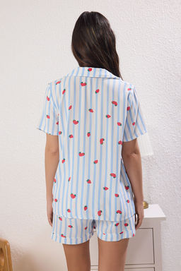 Trendyolmilla Sar? Cizgili ve Cilek Desenli Viskon Sortlu Dokuma Pijama Tak?m? THMSS25PT00194 фото 9