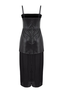 Limited Edition Siyah Suni Deri Etegi Sifon Plilise Detayl? Elbise TWOAW26EL00127 - Trendyolmilla фото 6
