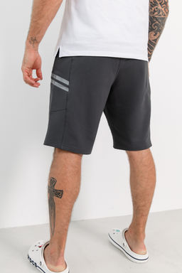 Спортивные шорты