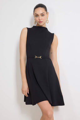 Siyah Belden Ac?lan Dik Yaka Kolsuz Aksesuar Detayl? Mini Interlok Orme Elbise TWOSS26EL00042