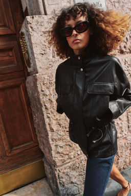CAZADORA EFECTO PIEL CUELLO SUBIDO / Negro - Zara фото 6