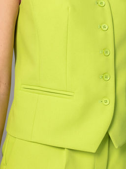 Жилет с фигурной линией низа