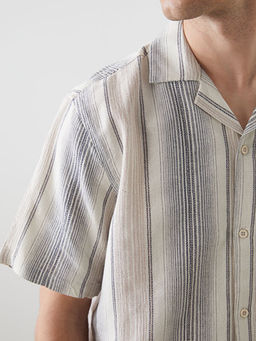 Regular Fit K?sa Kollu ?izgili Erkek G?mlek