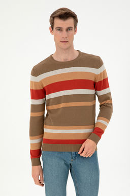 Мужской свитер цвета хаки Неожиданная скидка в корзине