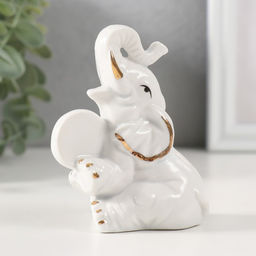 Фигурка керамика «Слон с монетой - рубль», белый с золотом, 5.8×6.5×9.5 см