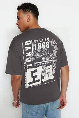 Antrasit Oversize/Geni_ Kesim Uzak Do_u Bask_l_ %100 Pamuklu T-Shirt TMNSS23TS00170