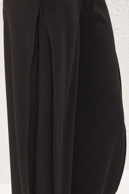 Siyah Yanlar? Pileli Yuksek Bel Esnek Orme Pantolon TWOSS25PL00054