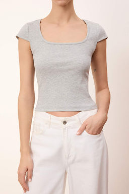 Wardrobe Essentials-Wardrope Essentials Gri Melanj Fitted Crop Esnek Orme Bluz TWOSS26BZ00155