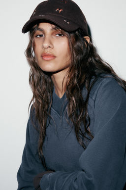 WOOL BLEND CAP WITH DOG EMBROIDERY