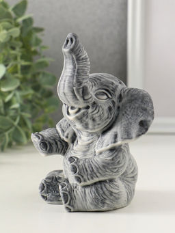 Сувенир "Слоник весёлый сидит" 12,8 см