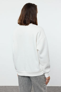Ekru Oversize/Rahat Kesim Basic Bisiklet Yaka Kal?n/Ici polarl? Orme Sweatshirt TWOAW24SW00102
