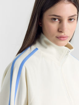 Толстовка женская светло-молочная с синими лампасами св.молочный +тихие воды 172103/1 - Mark formelle фото 8