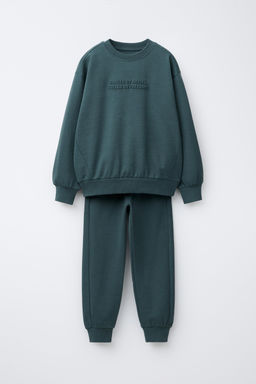 EMBOSSED TEXT INTERLOCK SWEATSHIRT AND JOGGER SET