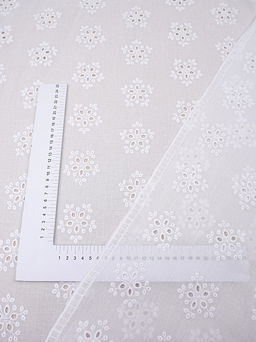 Шитье "Снежка - крупный цветок" цв.молочно-белый, ш.1.4м, батист, хлопок-100%, 80гр/м.кв