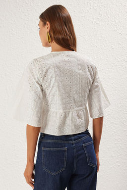 TRENDYOLMILLA Beyaz Puf Bask? Teknikli Onden Baglamal? Dokuma Etek Ucu F?rf?rl? Dokuma Gomlek TWOSS25GO00086 фото 9