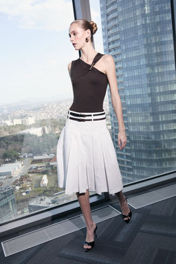 Limited Edition Kahverengi Vucuda Oturan Asimetrik Yaka Aksesuarl? C?tc?tl? Orme Body TWOSS26BD00003