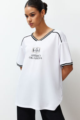 TRENDYOLMILLA Pembe Slogan Bask?l? Oversize/Genis Kesim V Yaka Orme T-Shirt TWOSS24TS00112