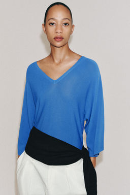 TOP PUNTO FLUIDO ESCOTE PICO / Azul?n