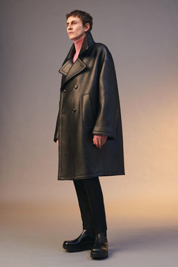 LIMITED EDITION RUBBERISED COAT - Zara фото 2