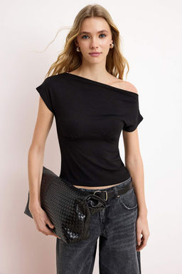 Siyah Fitted/Vucuda Oturan Asimetrik Yaka Kolsuz Yumusak Orme Bluz TWOSS26BZ00360