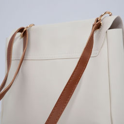 Сумка-мессенджер на клапане, цвет белый - Simaland фото 5