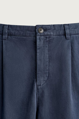 PANTAL?N CHINO STRAIGHT FIT PLIEGUES / Marino