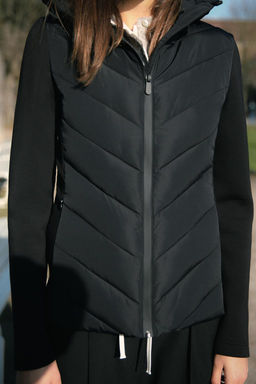 CONTRAST PADDED JACKET