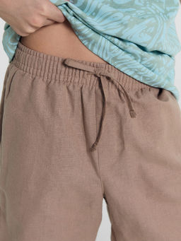 Шорты для мальчиков бежевые из хлопка и льна - Mark formelle фото 7