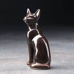 Фигурка фарфоровая «Кошка Тайка», чёрная, 10 см